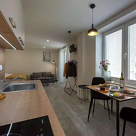 Symple Aparthotel 3*